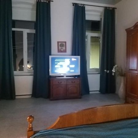 צ'רנוביץ Затишна Квартира В Історичному Центрі Міста מראה חיצוני תמונה